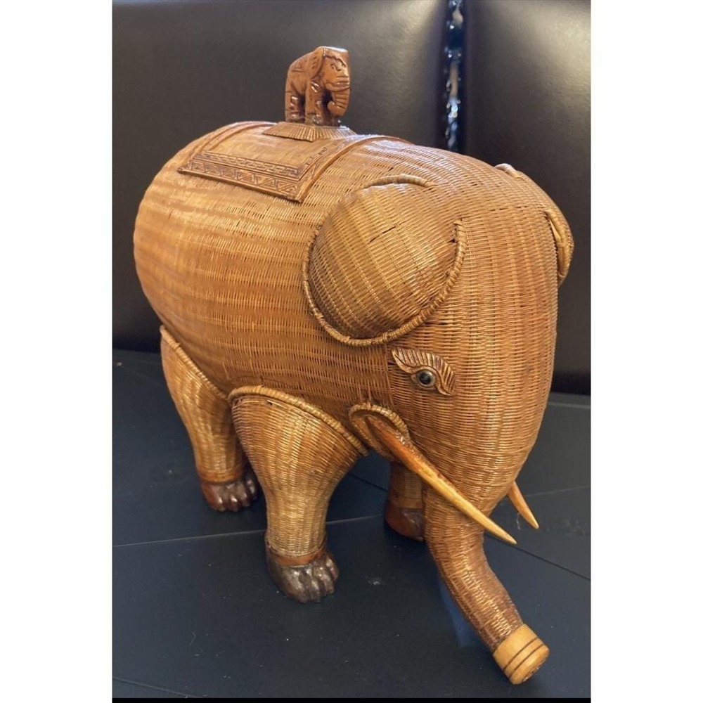 VTG Mid-Century Shanghai‎ Collection Woven Wicker Elephant Storage Basket W/ Lid